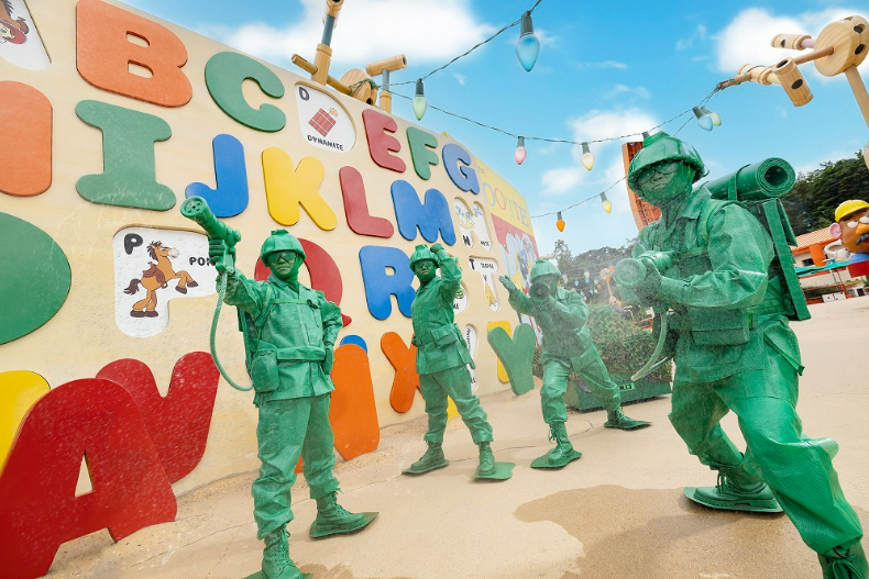 香港迪士尼樂園「夏日狂歡派對」熱力登場！皮克斯好友、《玩具總動員》一起玩水