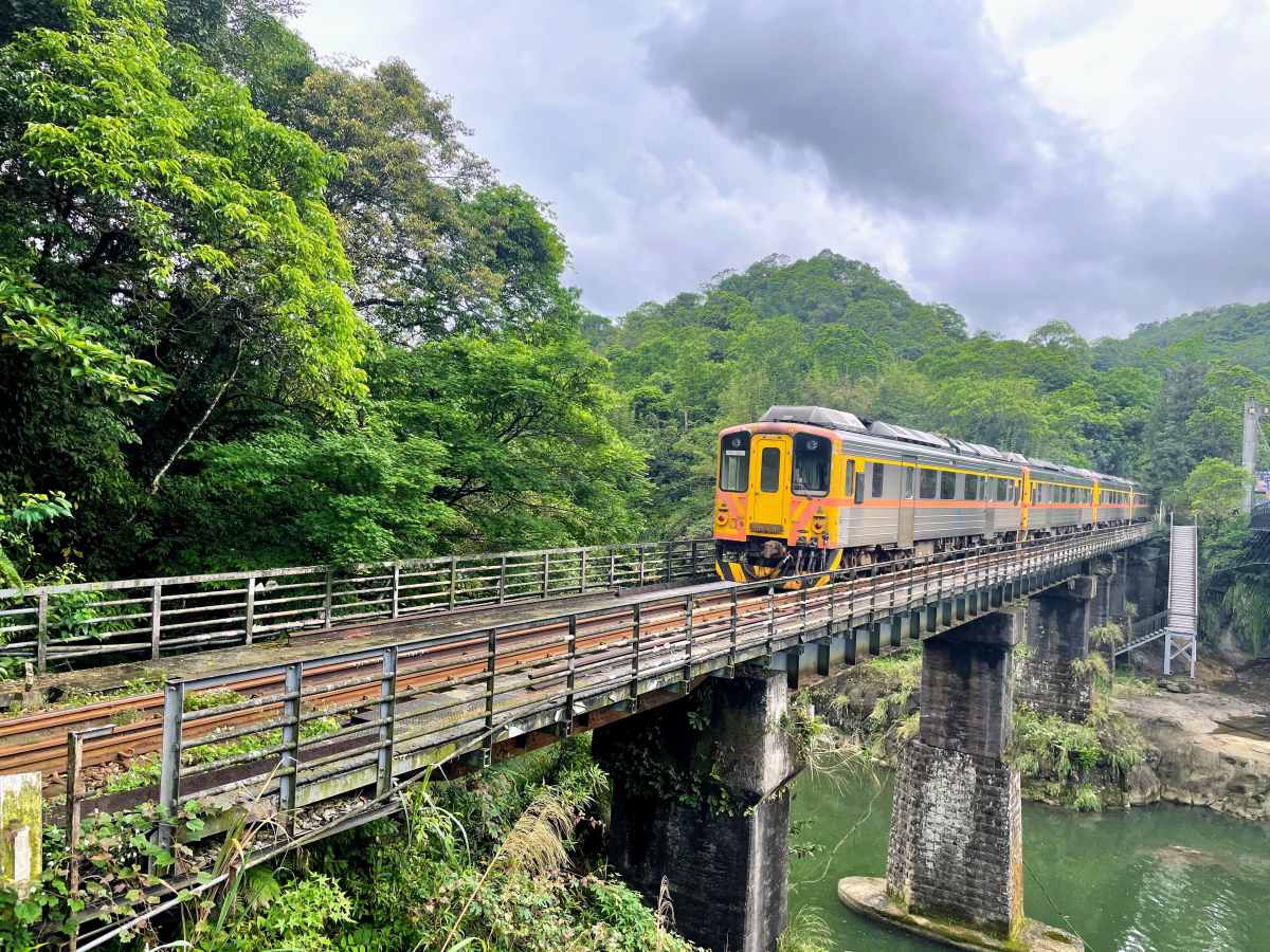 台版「尼加拉瀑布」免費拍爆！６月起延長開放時間，順遊森林吊橋、復古老街