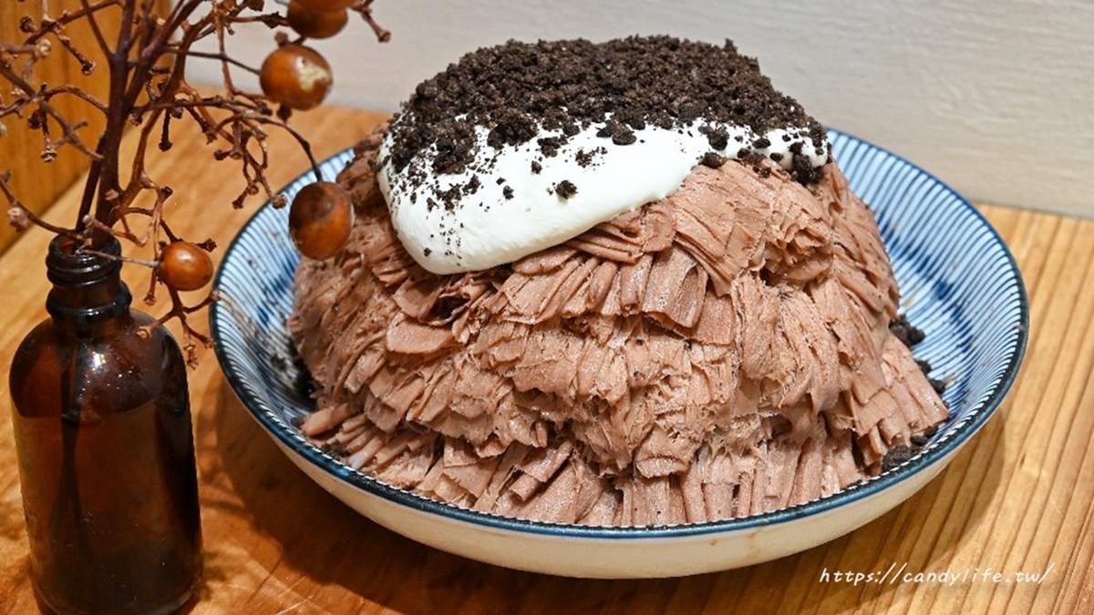「巧克力雲朵」是採用法國法芙娜100%純可可製作而成的巧克力雪花冰。（圖片來源：糖糖's 享食生活）