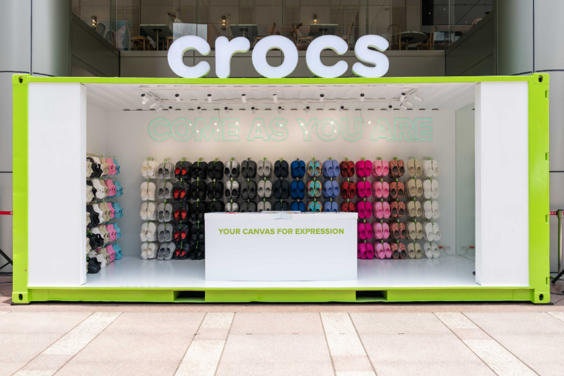 跟著Ozone一起穿洞洞鞋吧！CROCS限定快閃店登場，超Q鞋扣買到失心瘋