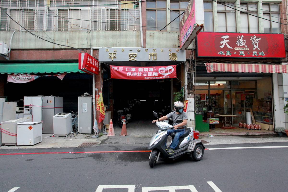 只有高雄吃得到！老市場90年「獨創豬肝捲」，金黃豆皮包「豆薯」口感超Q彈