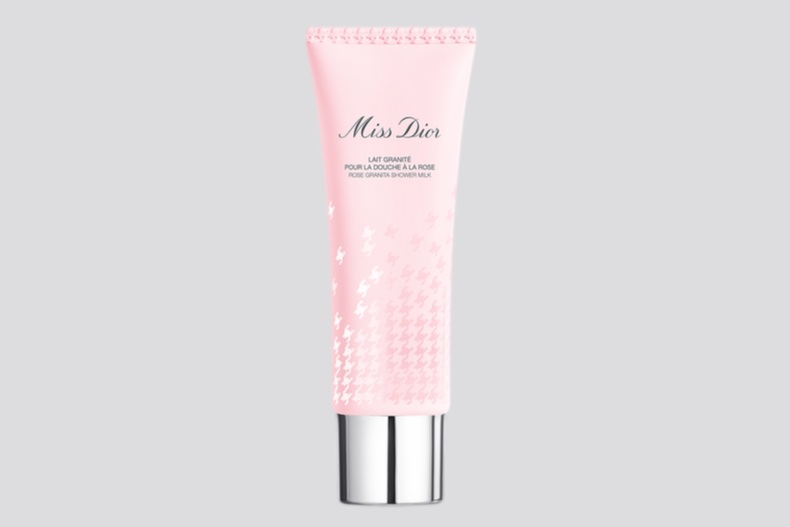 經典香氣延伸至沐浴時光！Miss Dior三步驟奢享玫瑰香氛洗禮，讓每寸膚觸滑順性感
