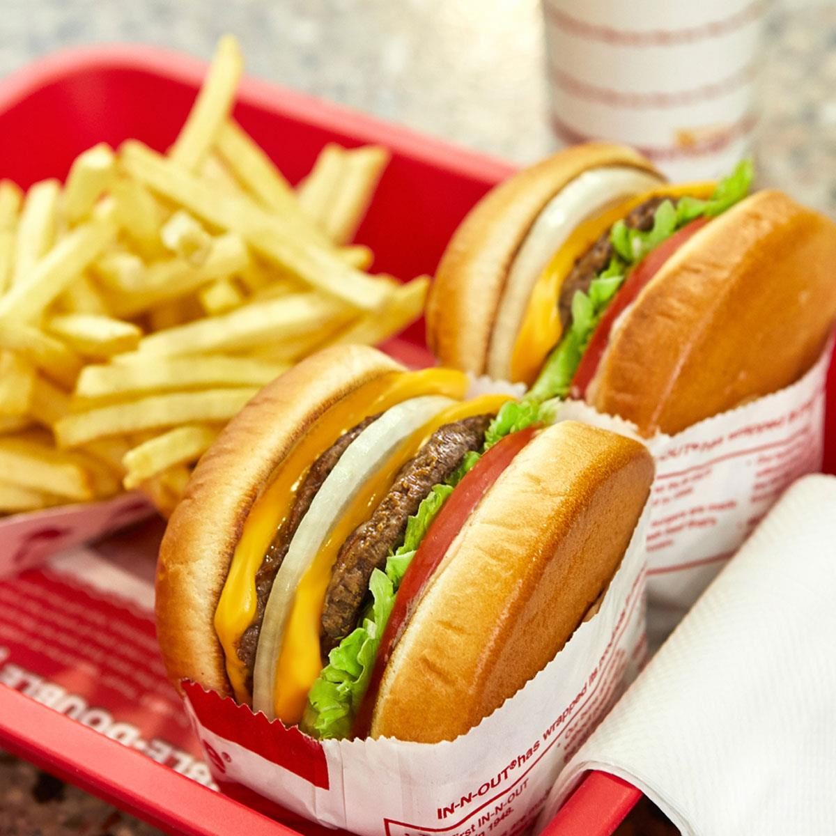 比麥當勞更狂！美國速食霸主In-N-Out Burger來台快閃，３款漢堡１日限量開賣