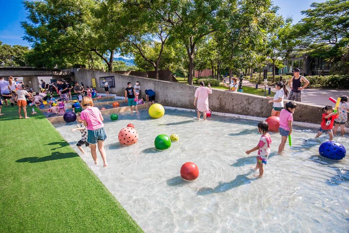 帶孩子免費玩到飽！新北５大「戲水勝地」：全台最大水樂園、博物館玩水廣場