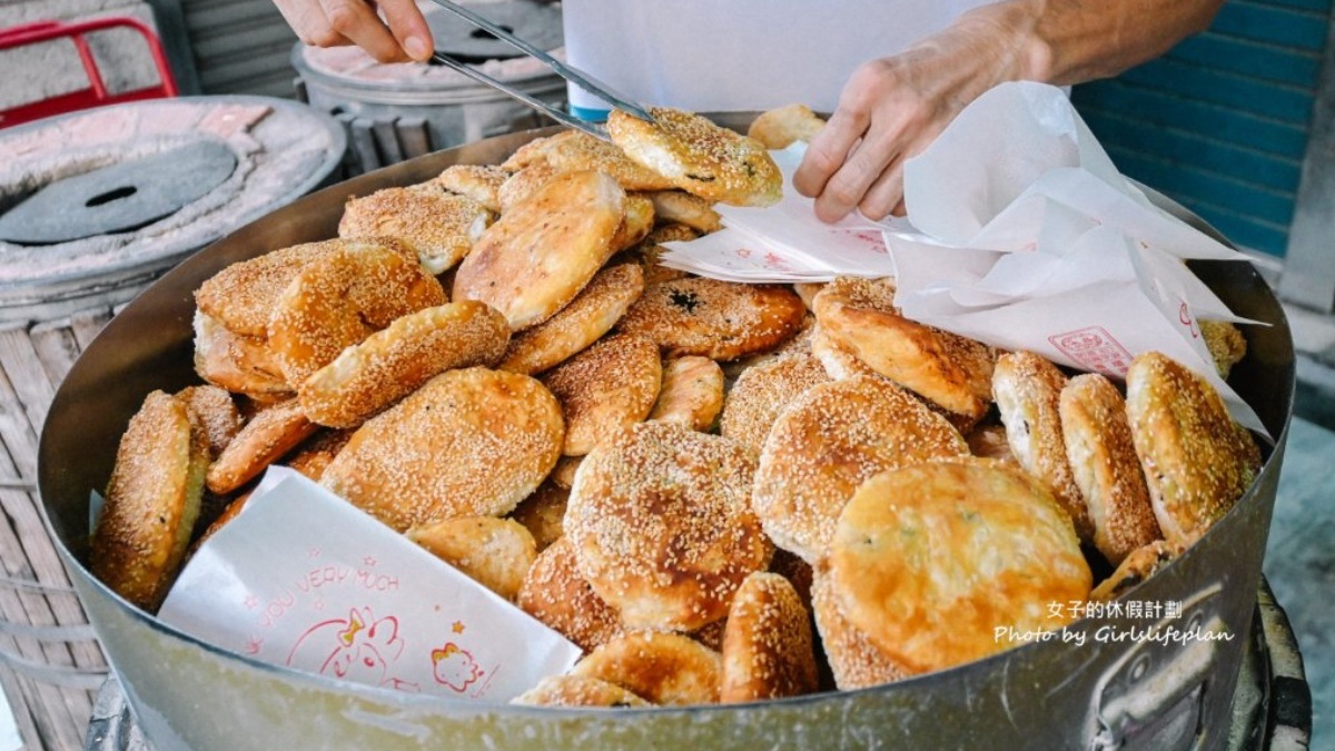 「上海阿英烤燒餅」是由上海老闆娘開設的手工燒餅店。（圖片來源：女子的休假計劃）