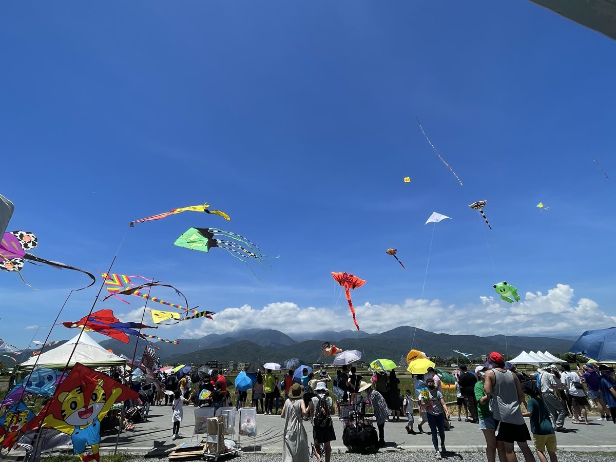 宜蘭「風箏嘉年華」快閃２天登場！快來看巨萌恐龍飛上天、體驗彩繪風箏DIY