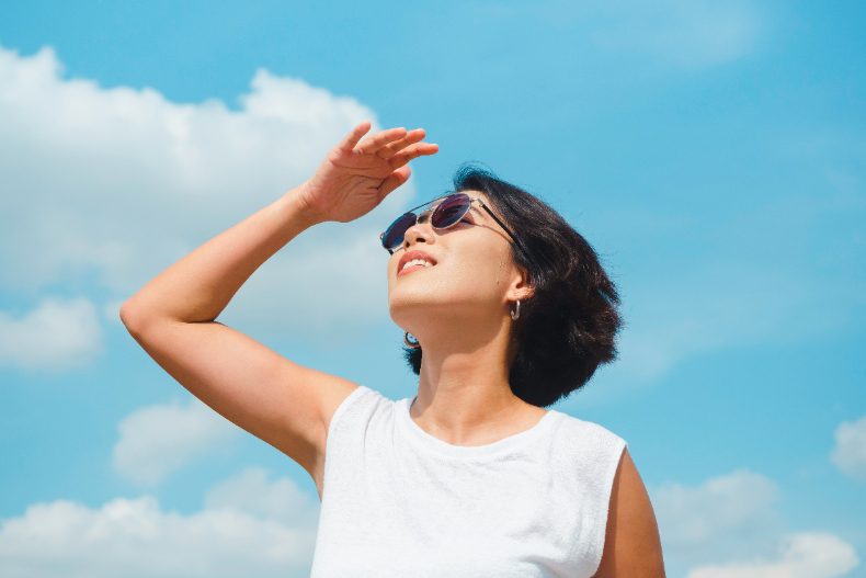 研究：68％的人第一條皺紋是夏天長出來的！「熱老化」曝曬10分鐘肌膚早衰10天