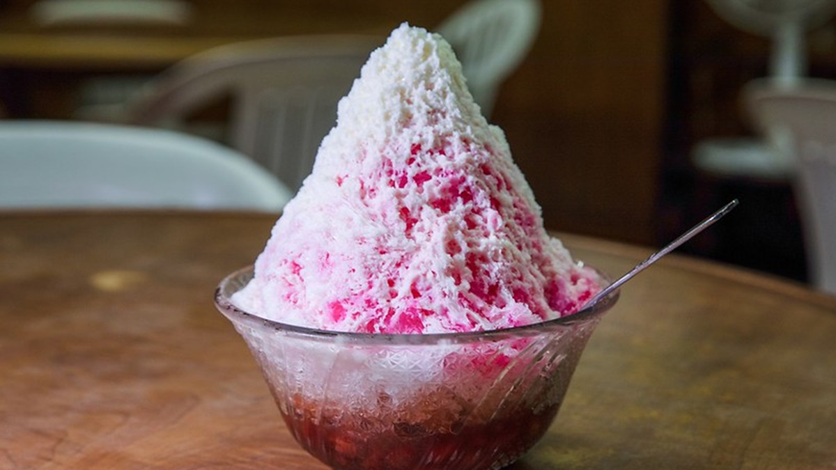 「草莓牛奶金時剉冰」很大1碗，外型、顏色都超漂亮。（圖片來源：小虎食夢網）
