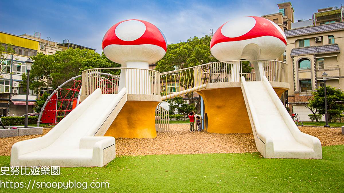 看到紅白大蘑菇的城堡，彷彿走進童話故事的場景，非常可愛。（圖片來源：史努比遊樂園）