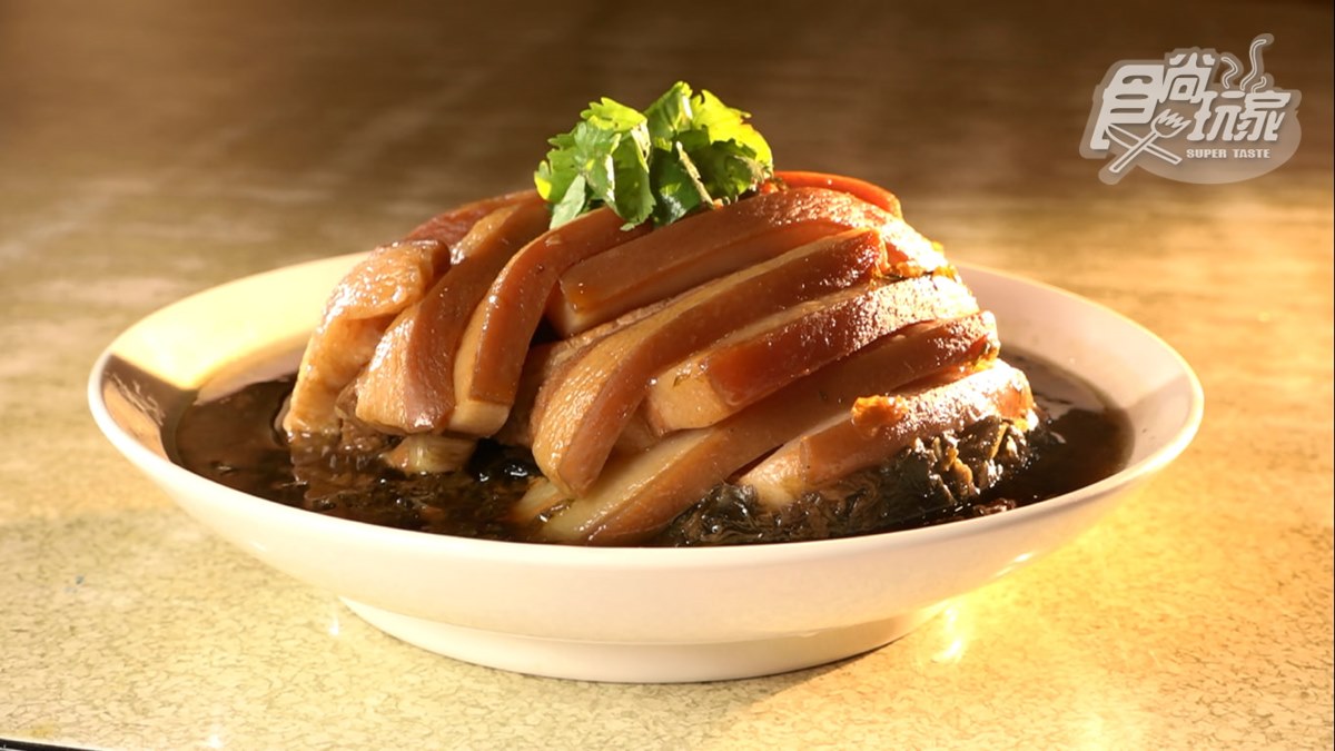 「梅干扣肉」梅干菜飄豬油香，豬肉又薄又嫩超唰嘴。