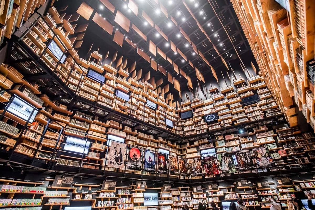 東京最新必朝聖景點！打卡IG暴紅「360度巨型魔法書架」，隱藏版神社也超好拍