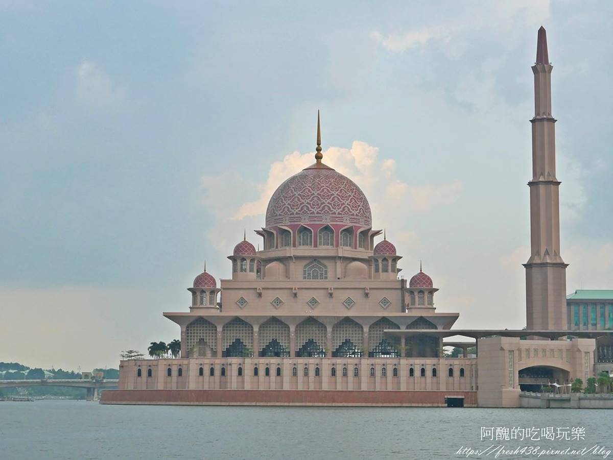 《芭比》全球熱！亞洲５大「芭比粉」打卡景點：最美粉紅教堂、清真寺、沙灘
