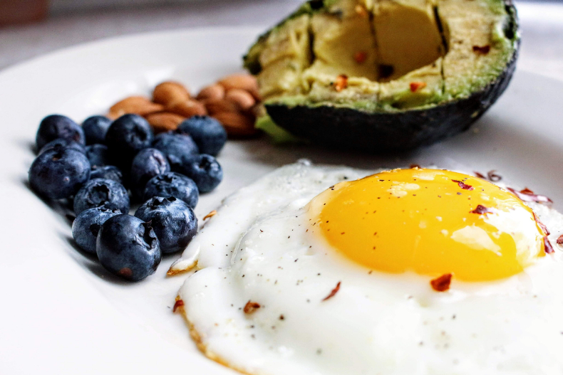 減肥必學！吃對早餐，燃燒脂肪效果加倍，早上空腹吃這「5款」食物瘦更快