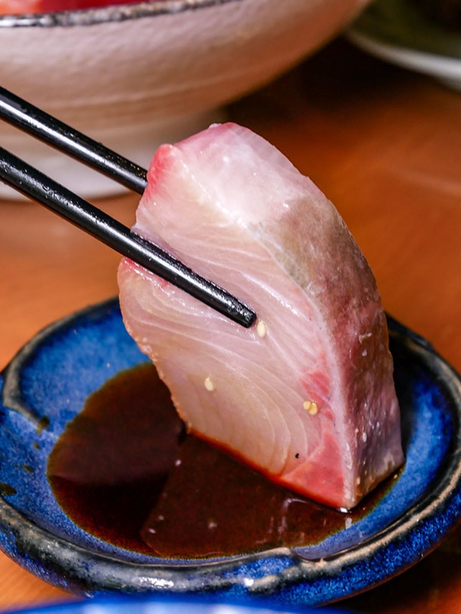 台北生魚片霸主推這家！超厚切「爆量海鮮散壽司」用料不手軟，飽到懷疑人生