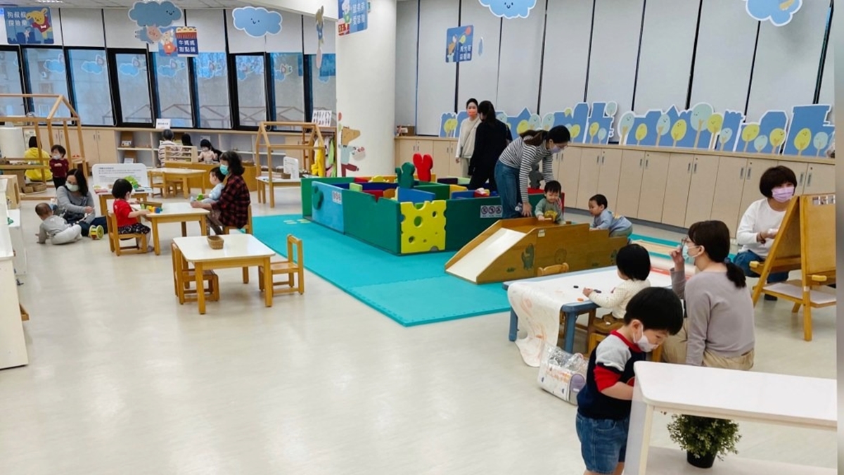 「松山親子館」設有０～３歲寶寶探險區，裡面的設施非常豐富。（圖片來源：寶寶❤️放電）