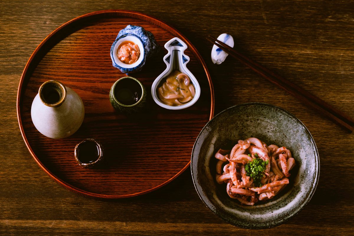 日式蚵嗲海膽會爆漿！台中神祕「小料理屋」餐點超有哏，釜飯大手筆放松葉蟹