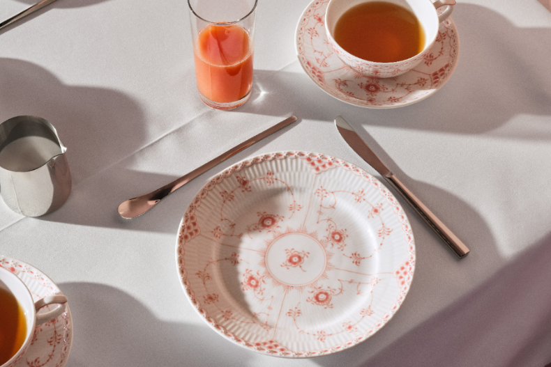 探索百年手繪名瓷「皇家哥本哈根」！花草療癒中品味丹麥皇室餐桌傳奇