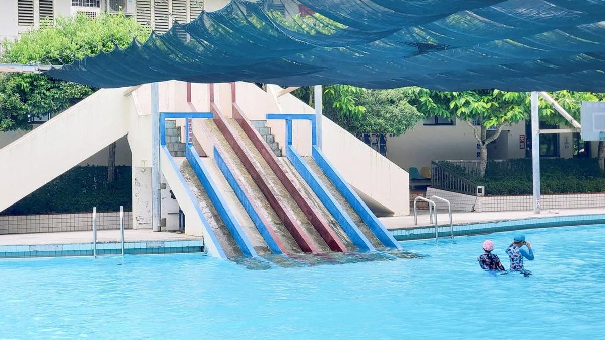 「龍泉游泳池」是宜蘭在地人從小玩到大的老字號游泳池。（圖片來源：晨晨喬喬玩樂日記）