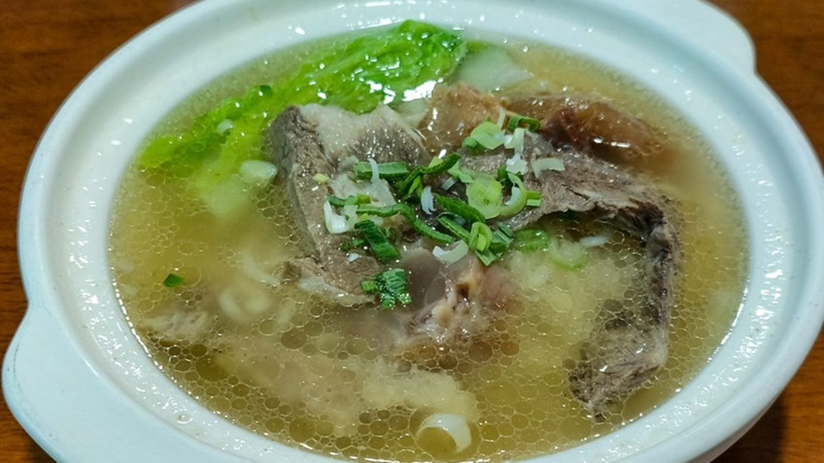 清燉湯頭真的非常厲害，喝起來很鮮美。（圖片來源：鄉民食堂）