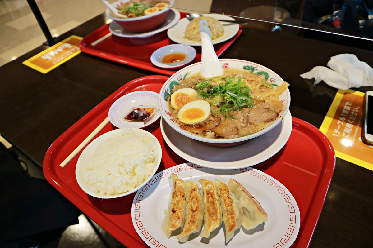 日本人最愛這樣吃！嗑拉麵、煎餃、炒麵通通配白飯，竟是因為「２原因」（中獎公布）