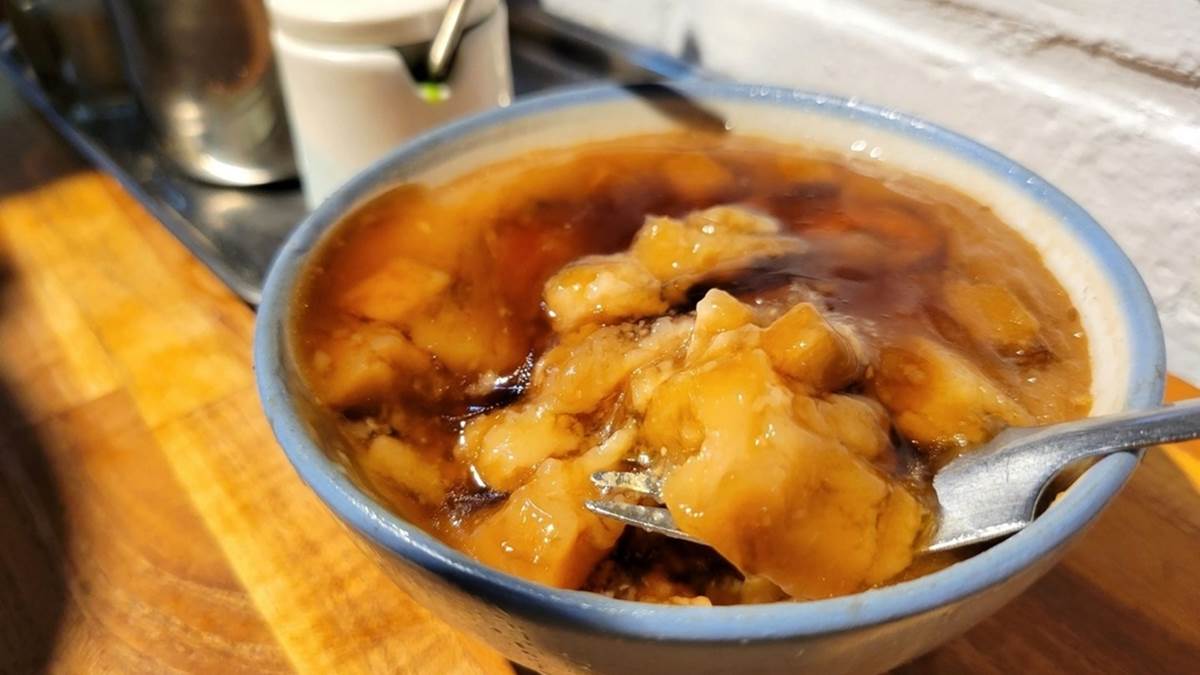自製老滷肉燥加上獨門醬汁的碗粿，令人回味無窮。（圖片來源：專業噗嚨共MISO吃走）