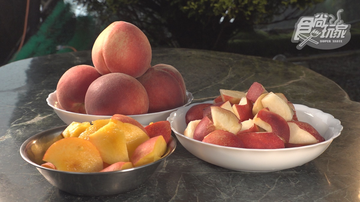 這裡有不同品種的水蜜桃，產季約從５月至８月，記得把握機會來體驗現摘現吃的水蜜桃。