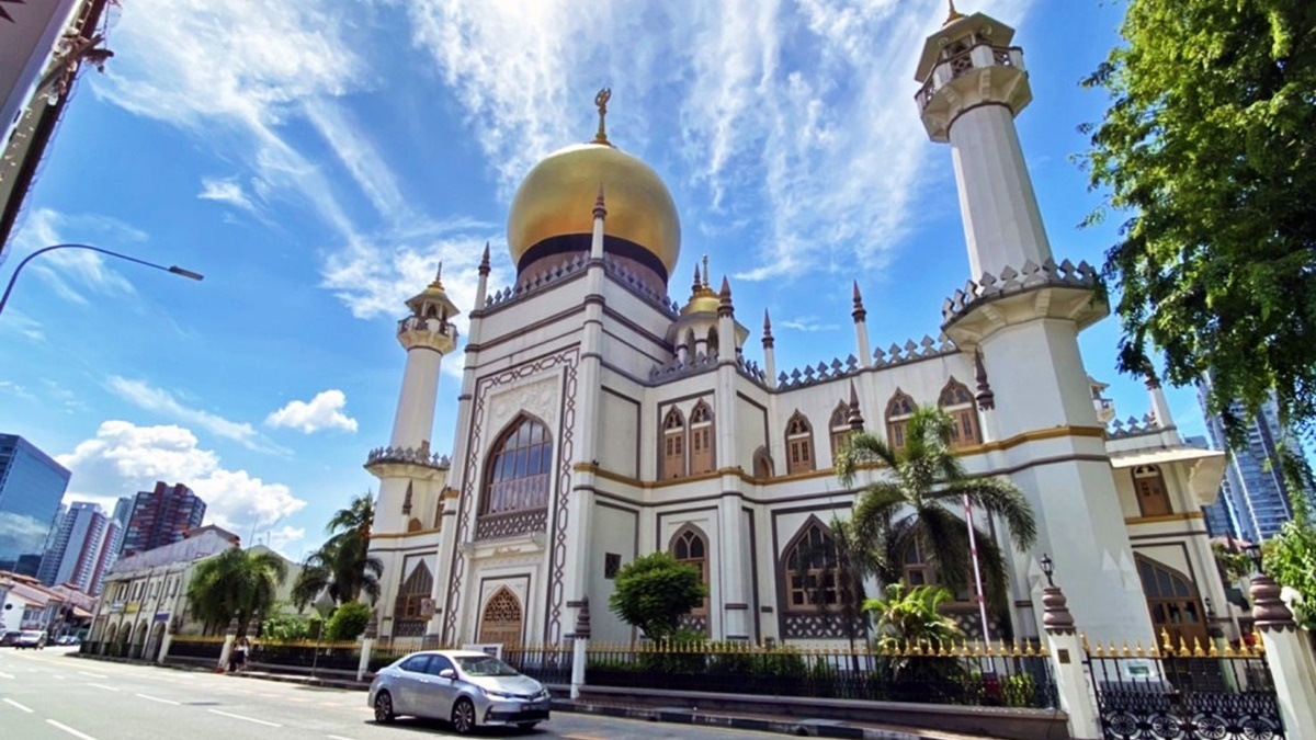 「蘇丹回教堂」是新加坡「甘榜格南」區最顯眼的建築物。（圖片來源：Jun享樂誌）