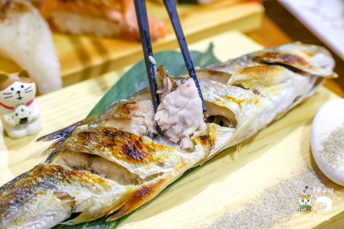 新北高CP值生魚片丼推薦！８種料鋪好鋪滿看不見飯，再喝銅板價蝦頭味噌湯
