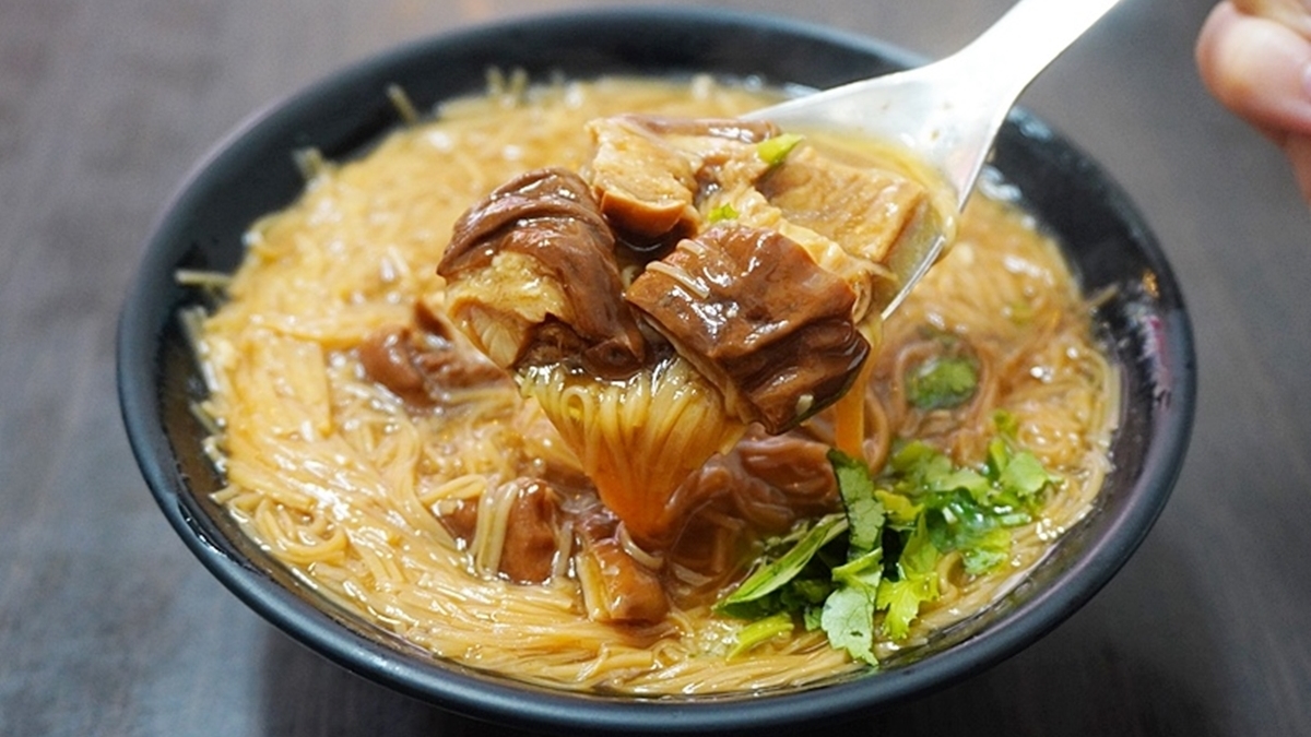滷大腸軟嫩入味，被網友大讚是台北麵線中最好吃的。（圖片來源：PEKO の Simple Life）