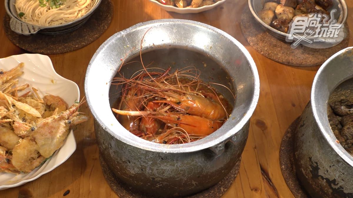 招牌必點老饕最愛的「胡椒蝦」，可以吃得到滿滿蝦膏。