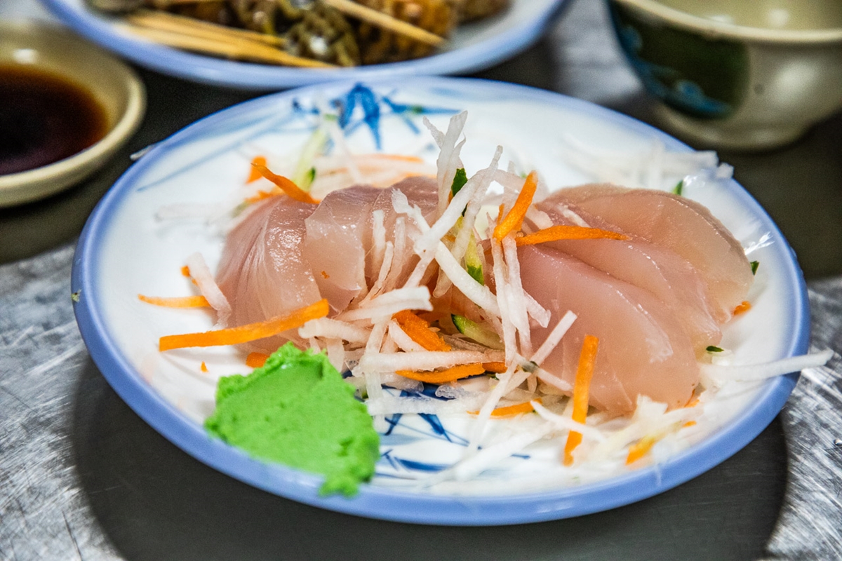 壽司每顆僅６元！高雄最佛「日本料理」比迴轉壽司便宜，10元生魚片也必吃