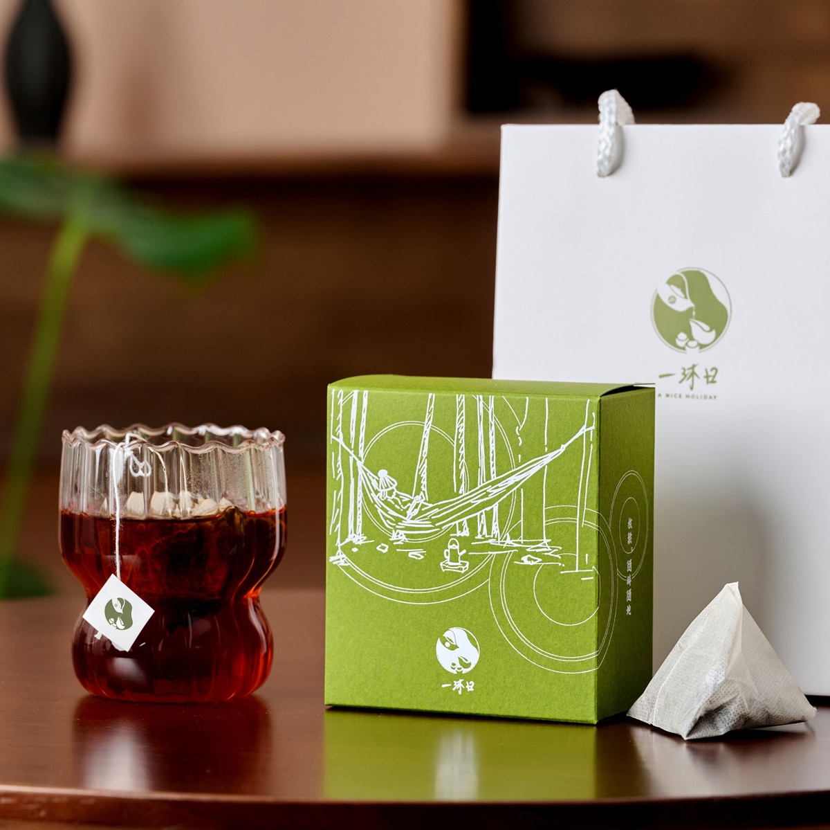 一沐日在家開喝！超火「逮丸奶茶」限量禮盒：竹香翡翠茶變香水＋日月潭紅茶