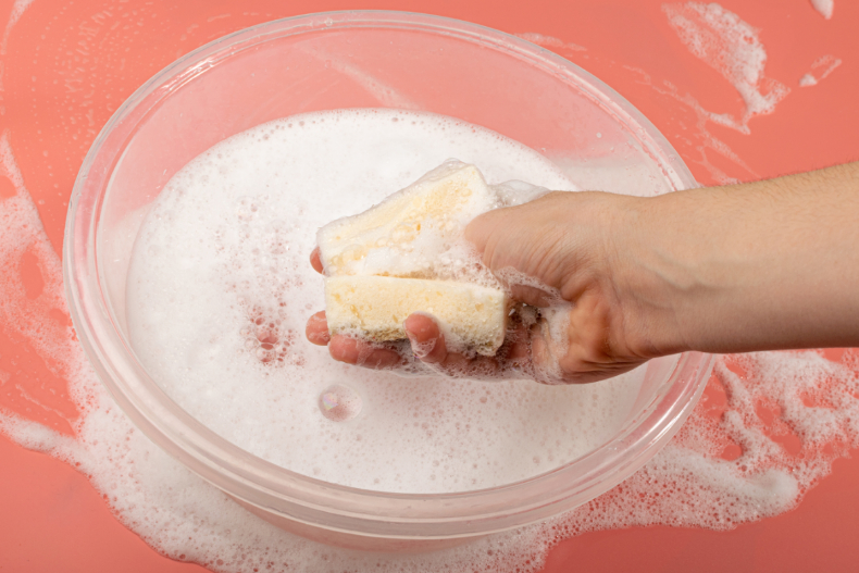 包包發霉怎麼辦！Tiffany＆Co․教你正確「精品清潔法」，用肥皂也能在家調出「超強洗劑」
