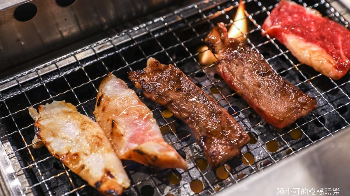 店家主打日本和牛吃到飽，和牛不用烤太久，而且真的很好吃。（圖片來源：陳小可的吃喝玩樂）