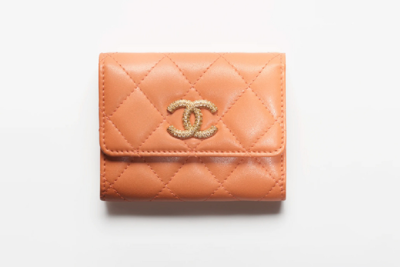 錢包該怎麼挑？13款Chanel皮夾推薦：萬元入手經典小香長短夾、卡夾都在這