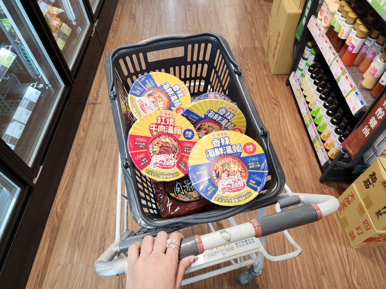 颱風天老饕必囤這味！食尚玩家史上首款推薦泡麵，湯頭激讚、料多實在