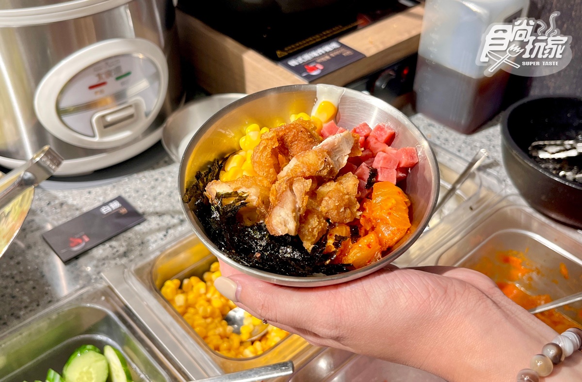 【新開店】韓國炒雞吃到飽買一送一！「甩鍋雞」加爆起司、DIY炸雞奶油飯