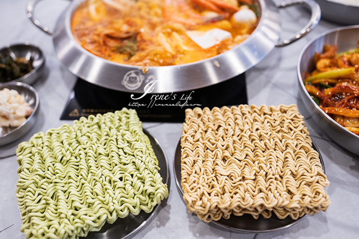 韓國連鎖「國民部隊鍋」首登台！白飯、泡麵、小菜吃到飽，道地口味分量超大