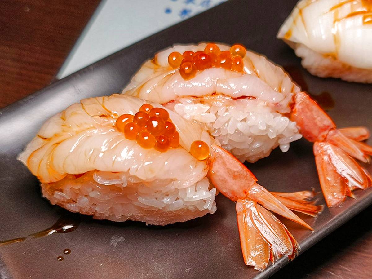 花蓮版「三味食堂」藏在這！巨無霸鮭魚壽司厚切不手軟，20元味噌湯魚肉滿滿