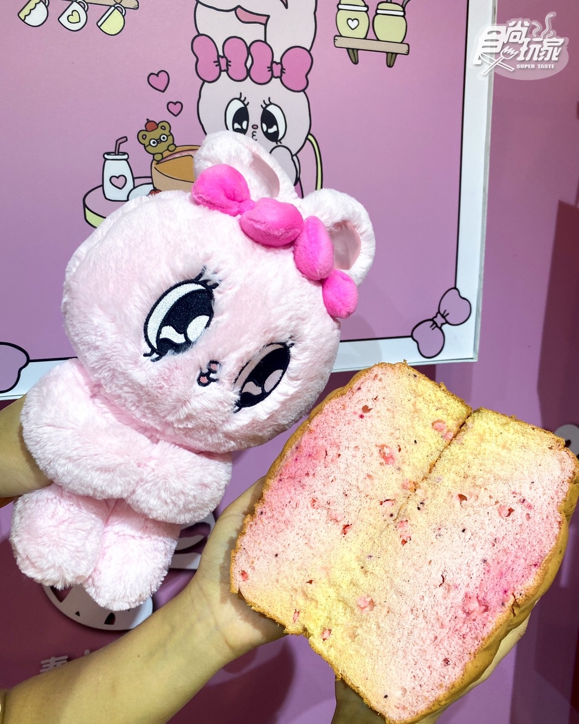 買一送一快衝！「春上布丁蛋糕ｘ艾絲樂小兔」粉色蛋糕＋周邊，免費送束口袋
