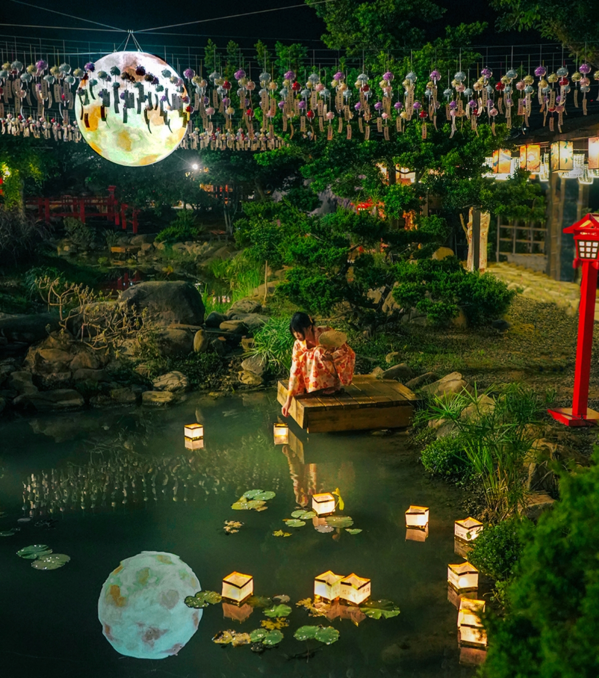 「南台灣最大日式園區」回歸！美拍櫻花隧道、達摩牆，逛美食街秒飛日本祭典