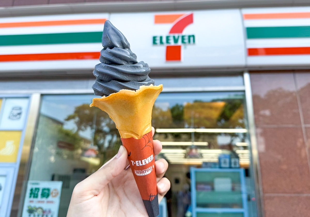 7-11暗黑霜淇淋買一送一！萬聖節聯手酷聖石推「岩鹽牛奶糖霜淇淋」＋QQ小麻吉