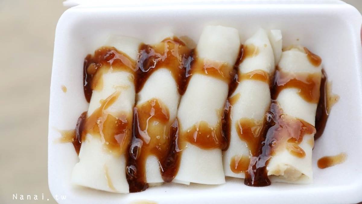 「捲仔粿」是用晶瑩剔透的粿皮，再加入特製內餡、淋上蒜蓉醬油膏做成的。（圖片來源：Nana愛旅行札記）