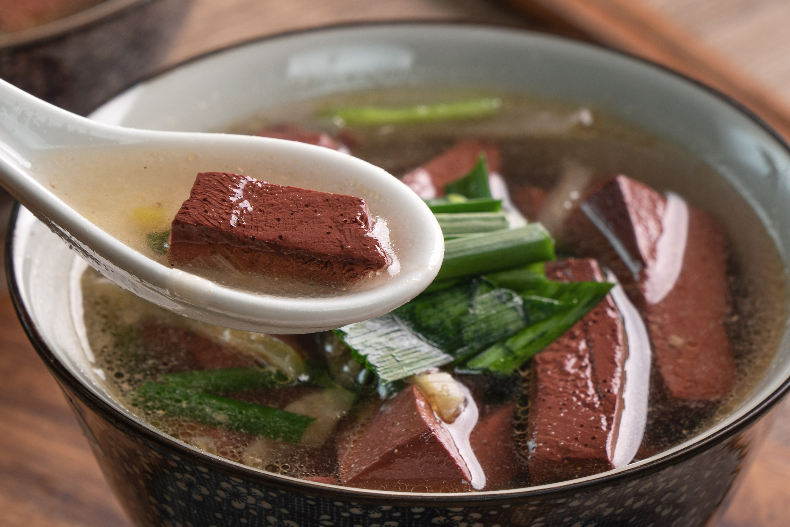 拔一根白髮，真的會長三根？營養師揭密6大養髮營養＋養成4個習慣