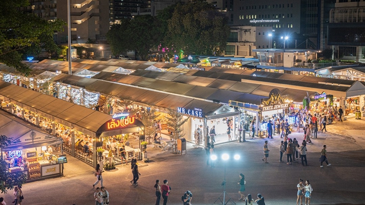 「喬德夜市：神奇之地」是近期曼谷最火紅、最熱鬧的必逛夜市。（圖片來源：焦糖熱一點）