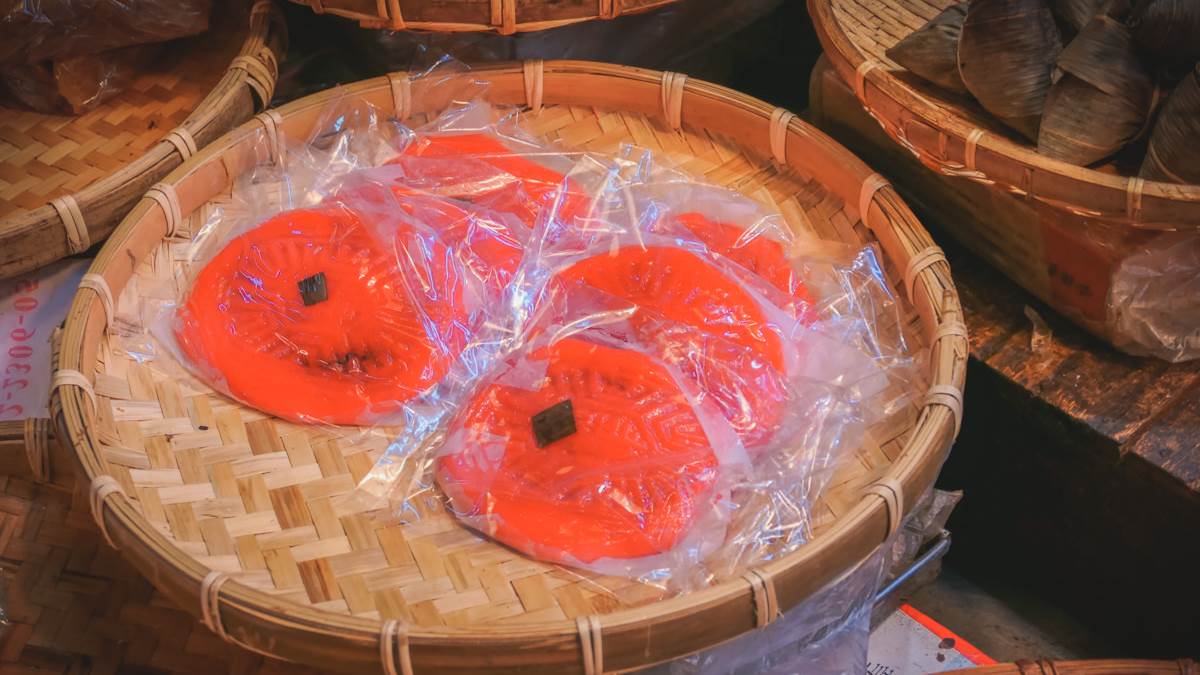 紅龜粿是台灣經典的古早味點心。（圖片來源：小咪ma．吃喝玩樂趣	）