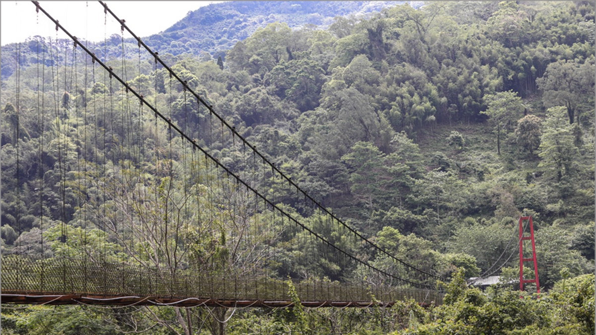 「北角吊橋」全長220公尺，是北台灣第一長橋。（圖片來源：13's幸福食光）
