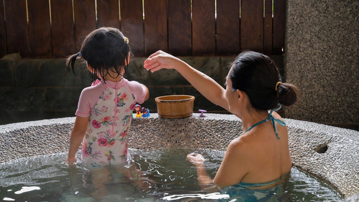 泡在暖呼呼的湯池中，更能讓身體好好放鬆。（圖片來源：焦糖熱一點）