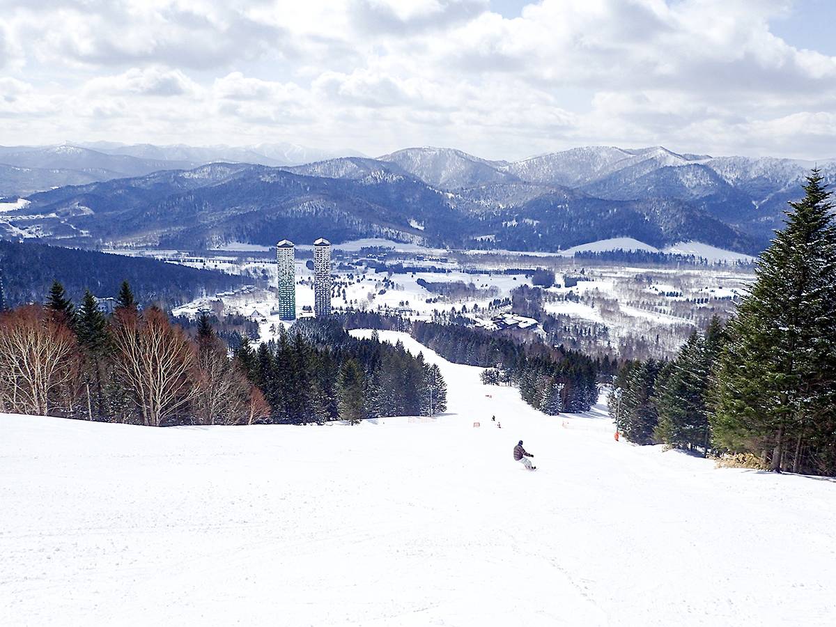 玩雪、泡湯、美食全包！日本「星野滑雪度假村」，霧冰絕景網列「此生必看」