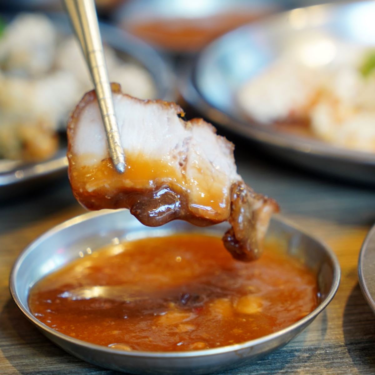 台北三大鹹粥之一！「30元大骨湯粥」南機場夜市必吃，紅燒肉、雞捲老饕最愛